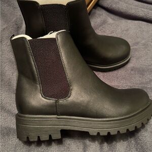 Sleek Black Chelsea Boots